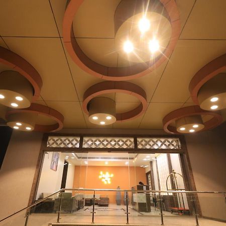 Apricot Hotel , Ahmedabad Bagian luar foto