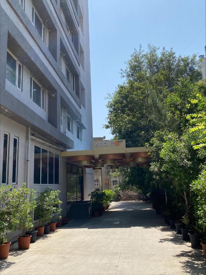 Apricot Hotel , Ahmedabad Bagian luar foto