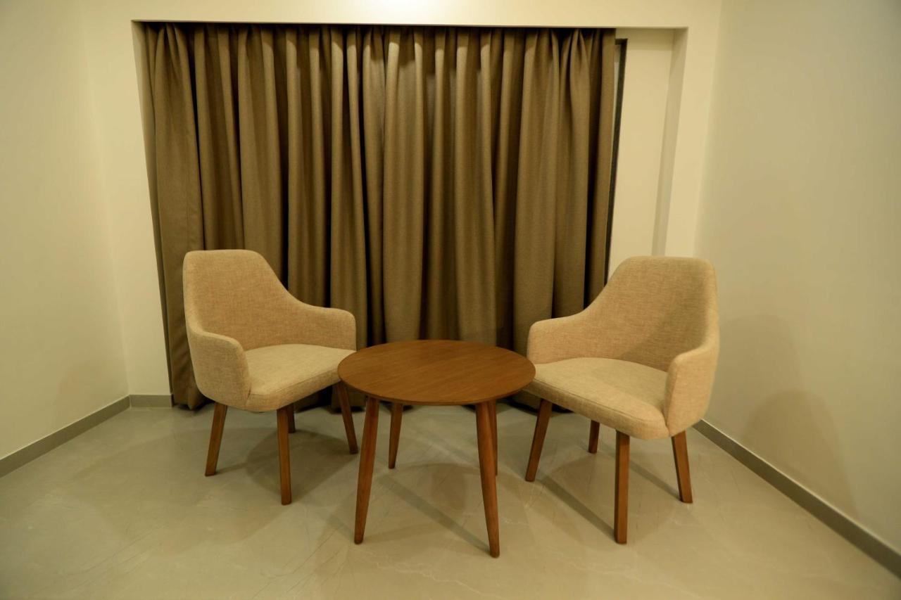 Apricot Hotel , Ahmedabad Bagian luar foto