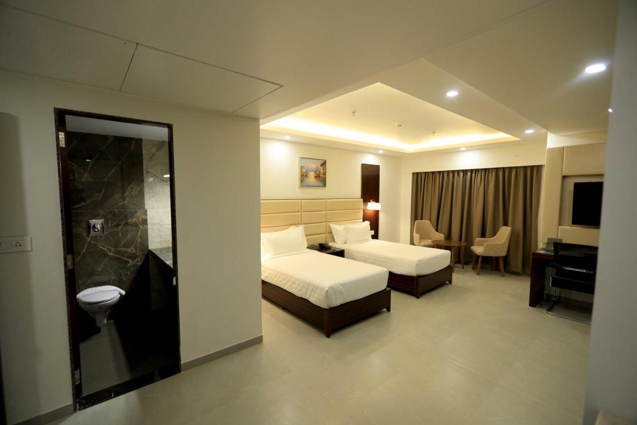 Apricot Hotel , Ahmedabad Bagian luar foto