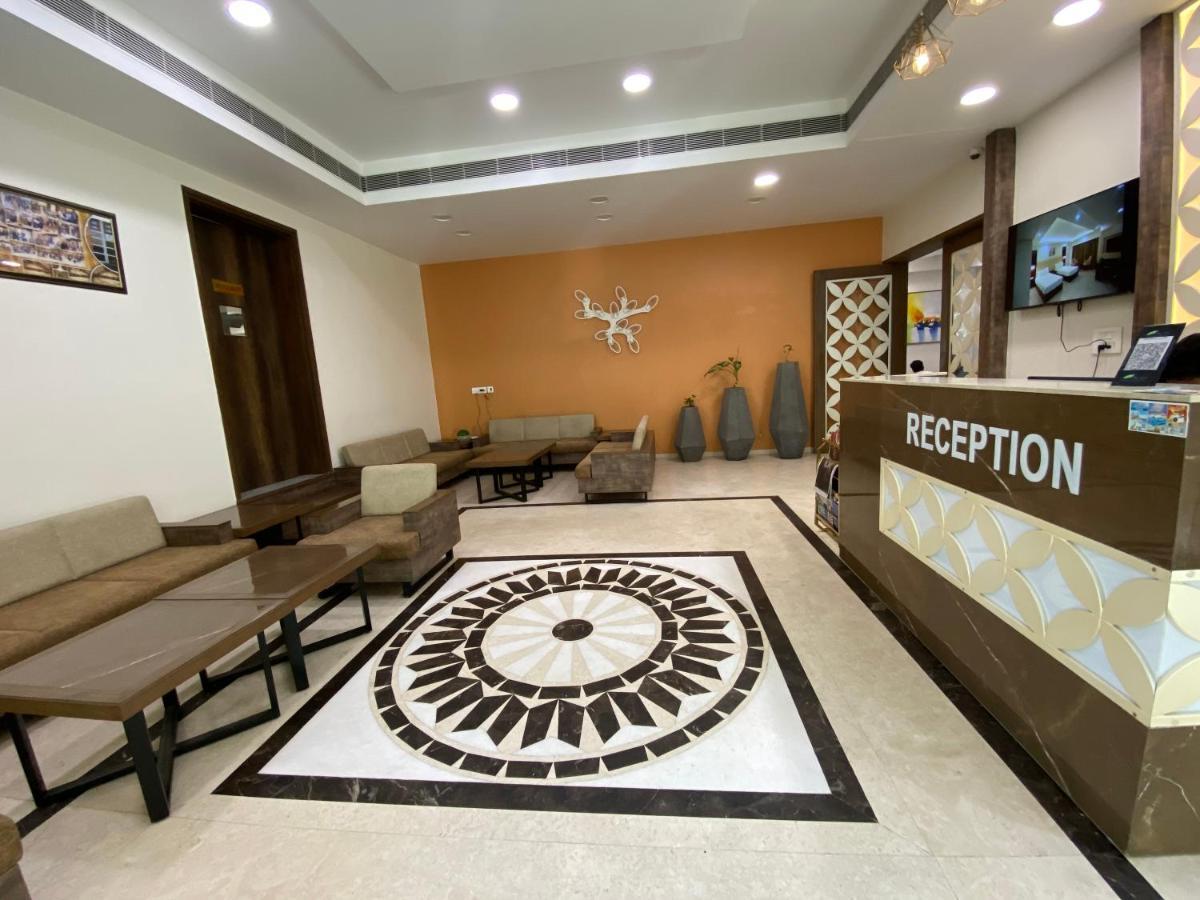 Apricot Hotel , Ahmedabad Bagian luar foto