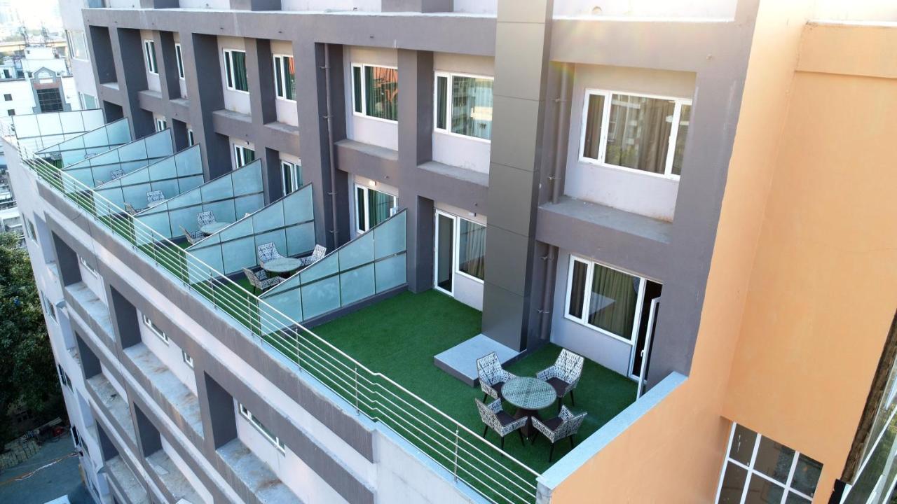 Apricot Hotel , Ahmedabad Bagian luar foto