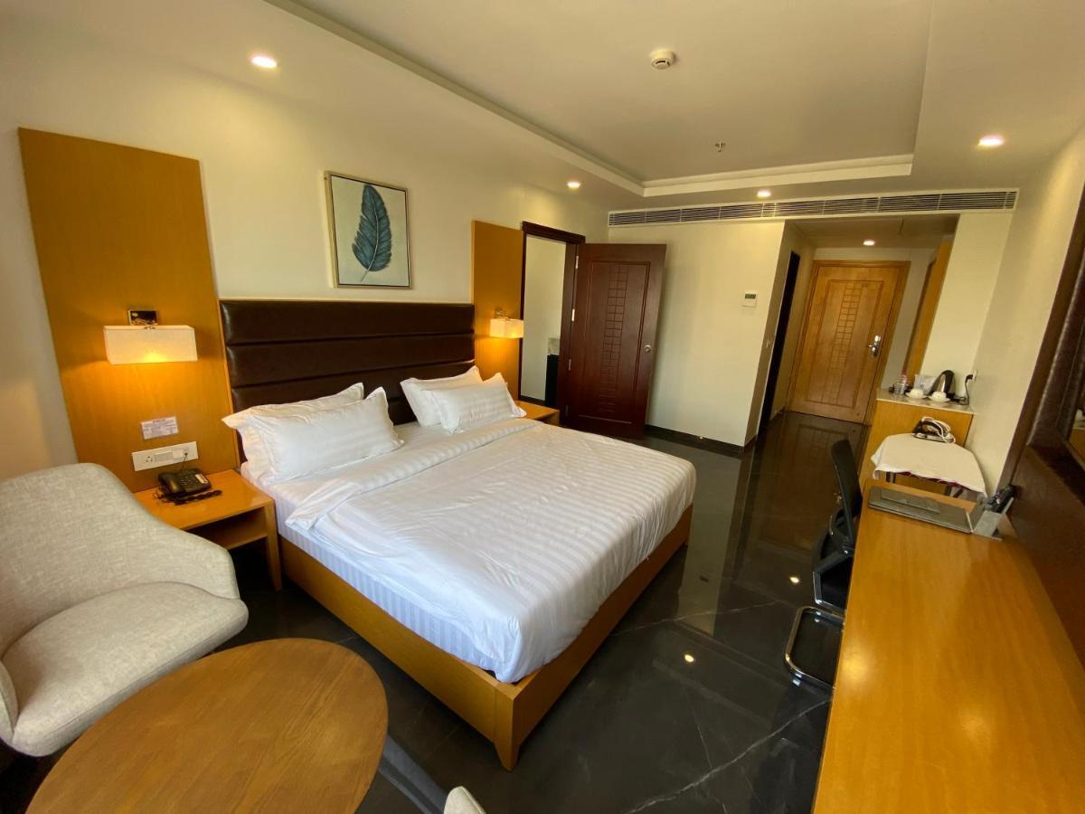 Apricot Hotel , Ahmedabad Bagian luar foto