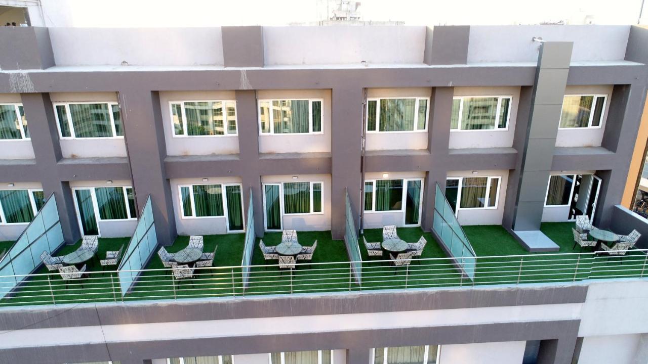 Apricot Hotel , Ahmedabad Bagian luar foto