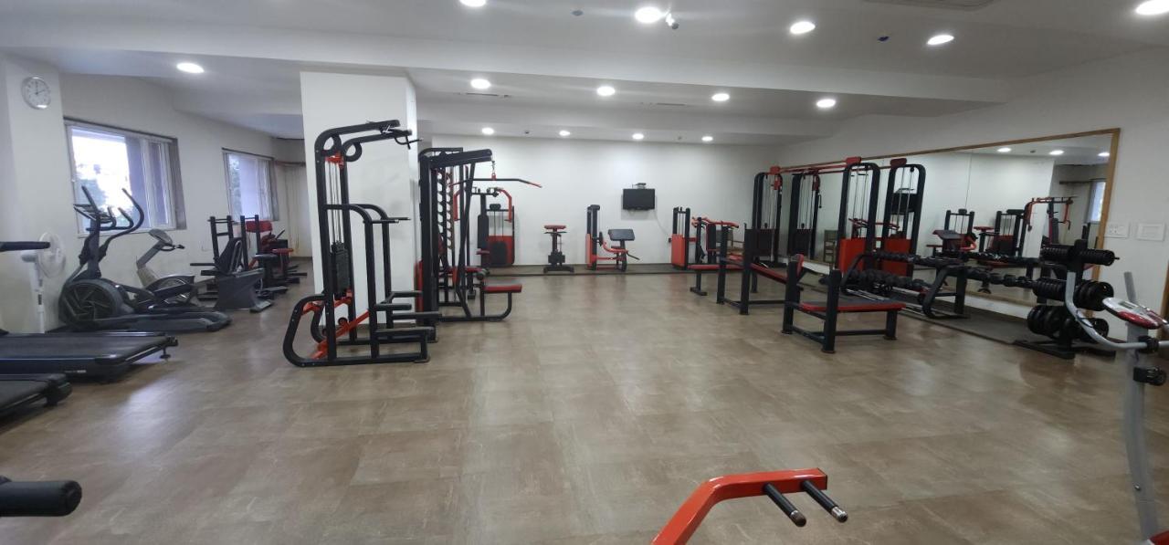 Apricot Hotel , Ahmedabad Bagian luar foto