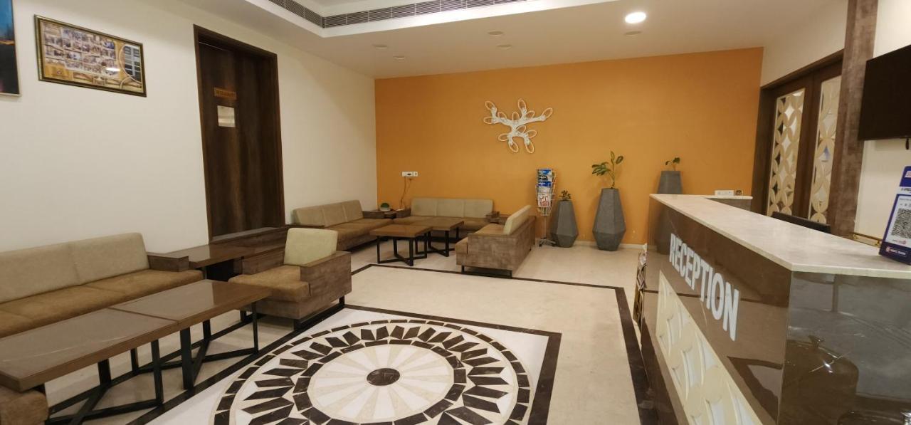 Apricot Hotel , Ahmedabad Bagian luar foto