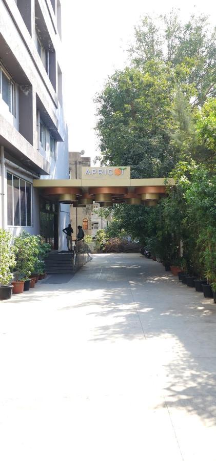 Apricot Hotel , Ahmedabad Bagian luar foto
