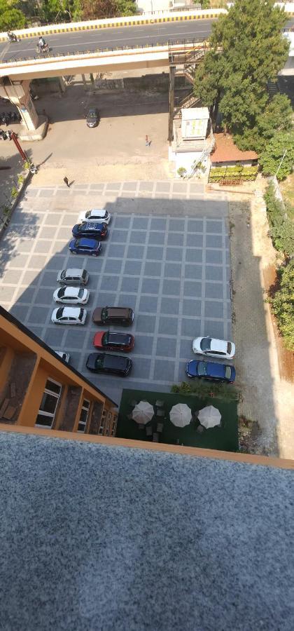 Apricot Hotel , Ahmedabad Bagian luar foto