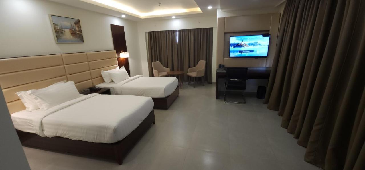 Apricot Hotel , Ahmedabad Bagian luar foto