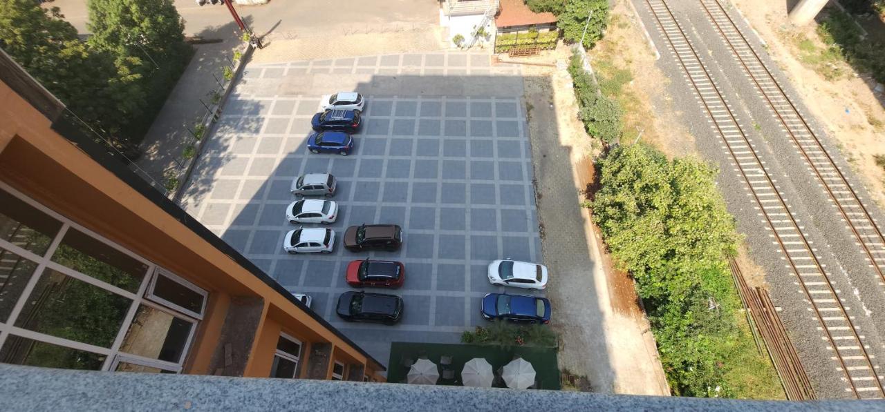 Apricot Hotel , Ahmedabad Bagian luar foto