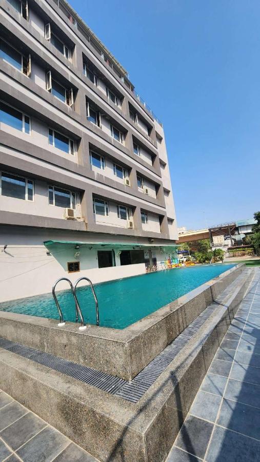 Apricot Hotel , Ahmedabad Bagian luar foto