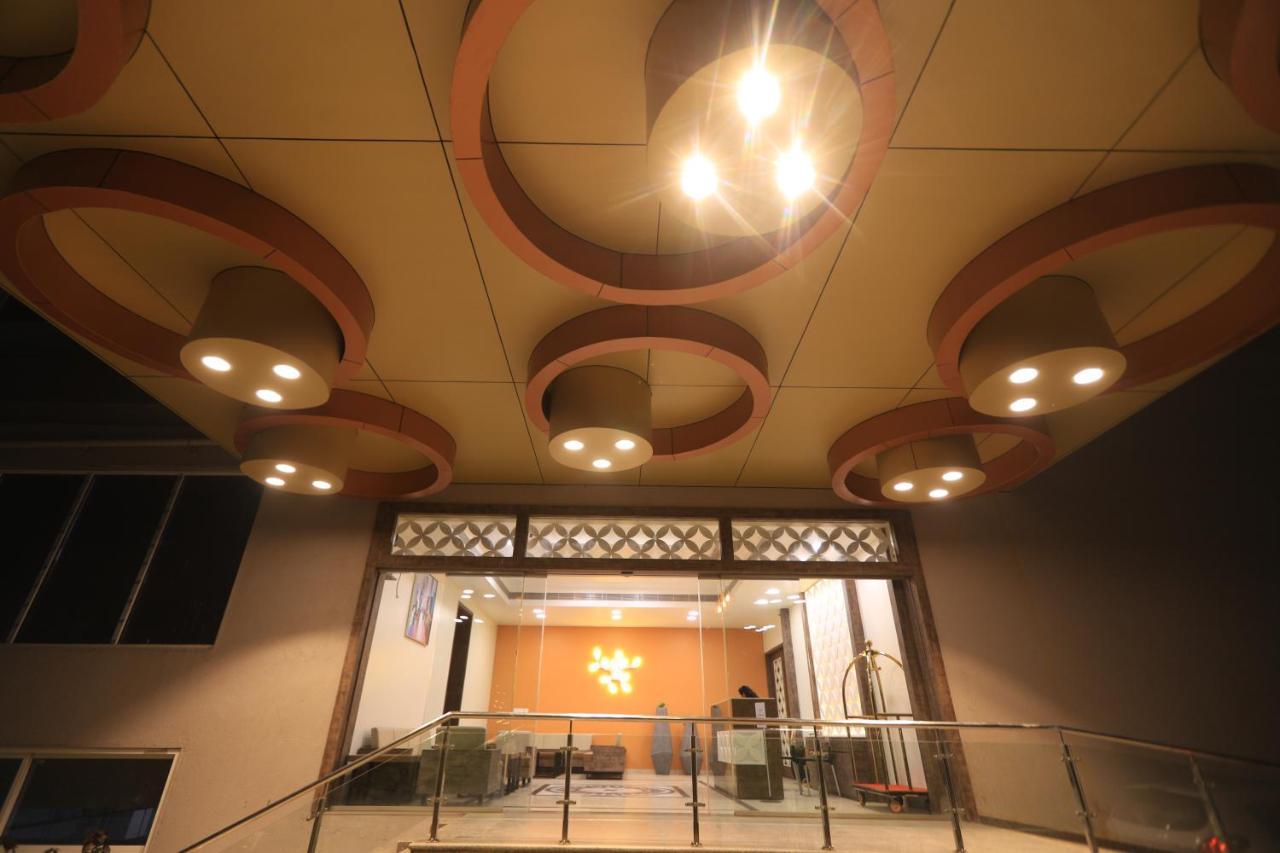 Apricot Hotel , Ahmedabad Bagian luar foto