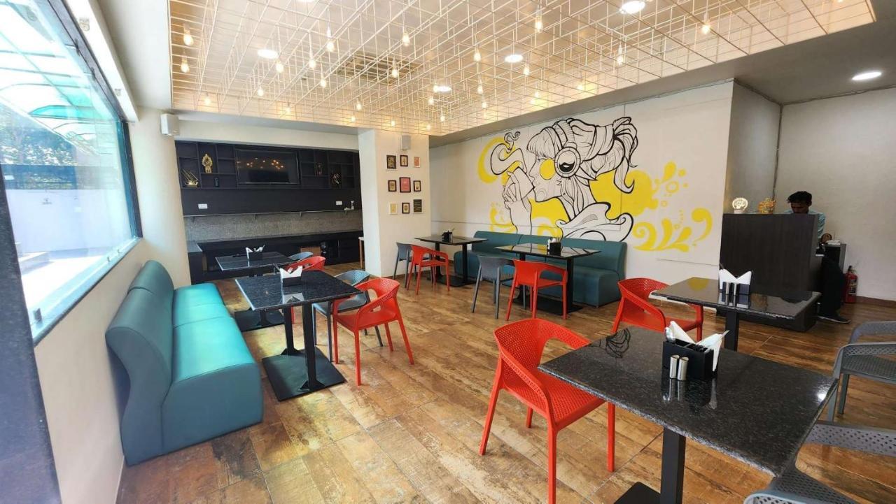 Apricot Hotel , Ahmedabad Bagian luar foto