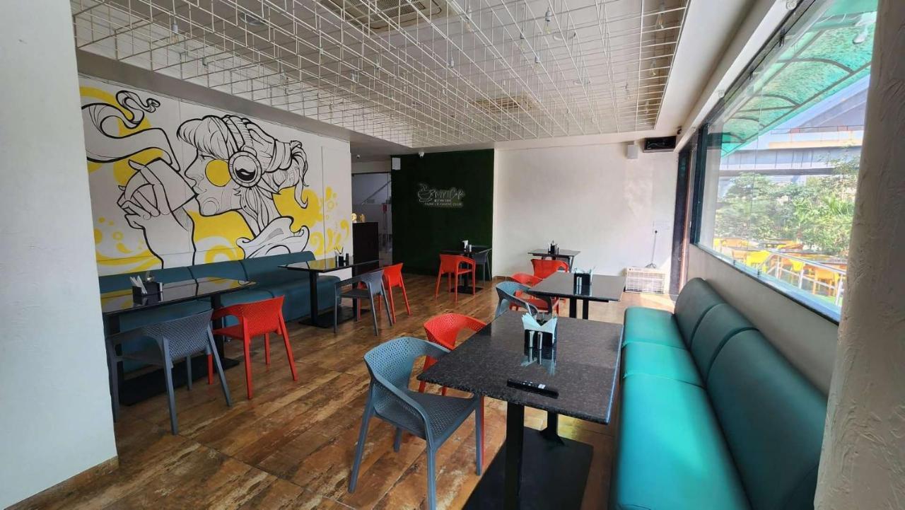 Apricot Hotel , Ahmedabad Bagian luar foto