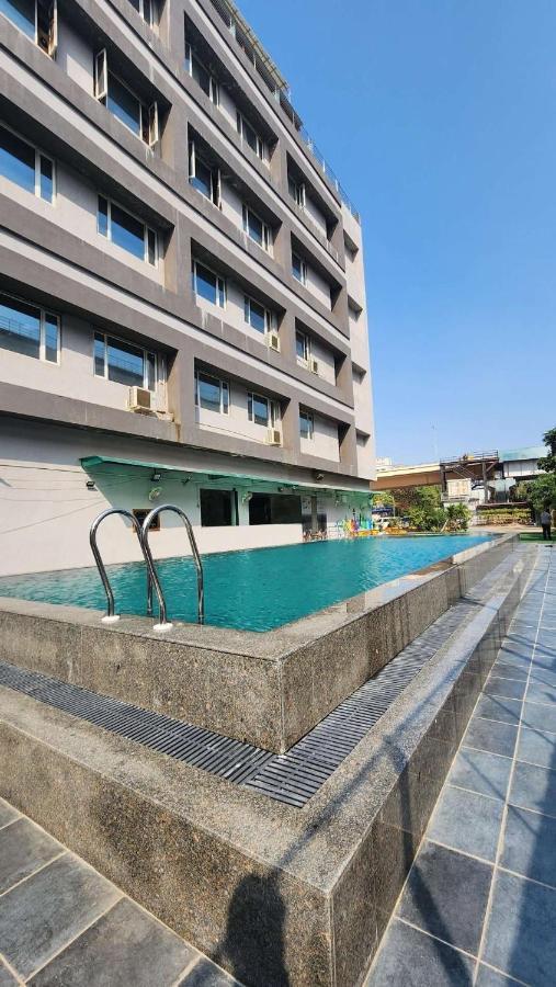 Apricot Hotel , Ahmedabad Bagian luar foto
