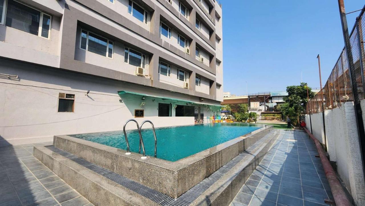 Apricot Hotel , Ahmedabad Bagian luar foto